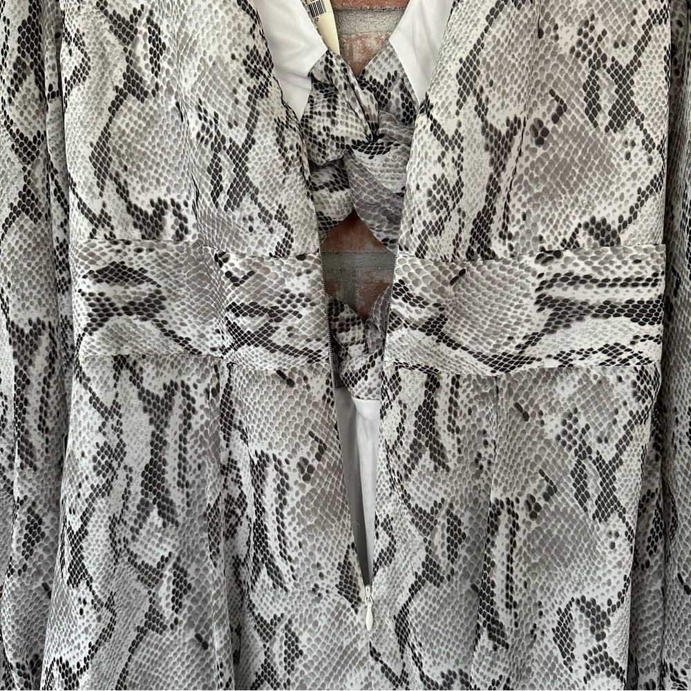 Express Cutout Long Sleeve A Line Dress NEW Women’s Small Gray Snakeskin Print - Picture 10 of 10